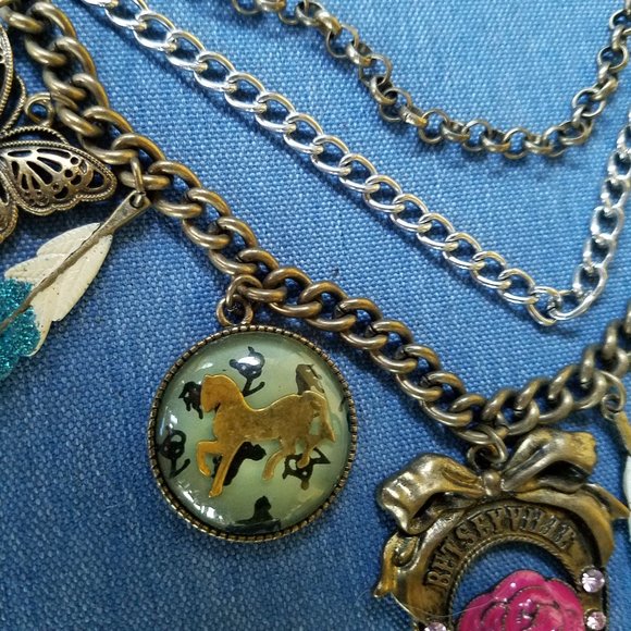 🪶Betseyville Luck-Theme 3-Chain Layered Feather Horse Butterfly Necklace - EPC - Picture 5 of 10